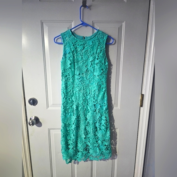 Woman's dress - Picture 1 of 7